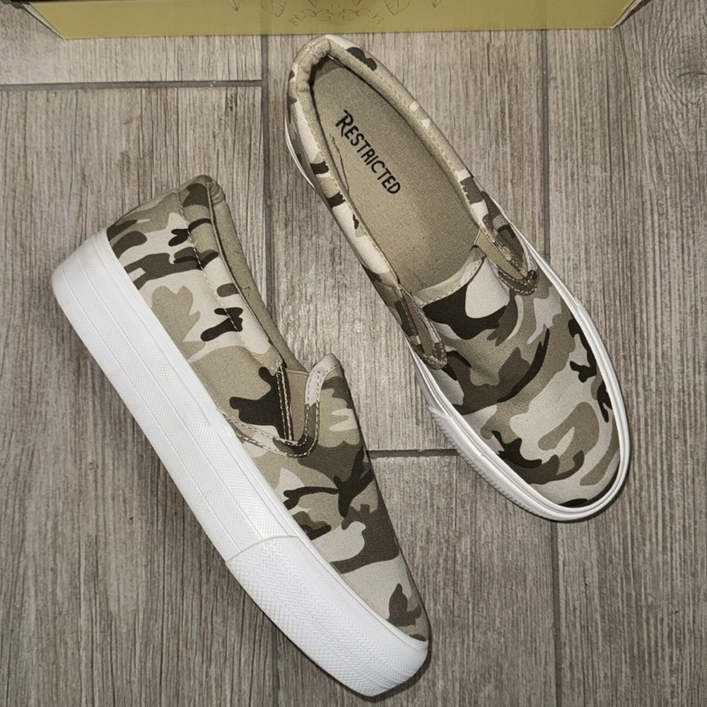 Restricted Vola Canvas Camo Platform Slip-On Sneaker Size 8.5